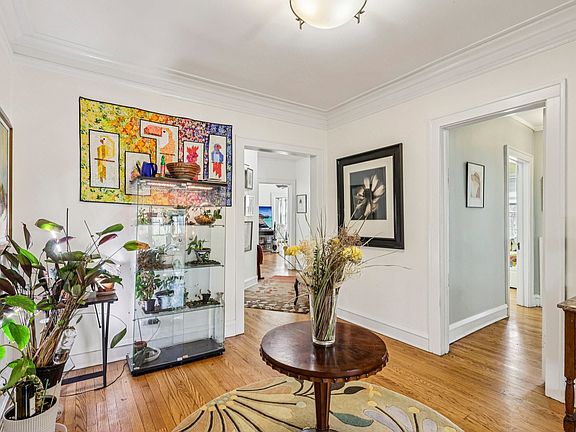 4th image of 801 Hinman Ave APT 1