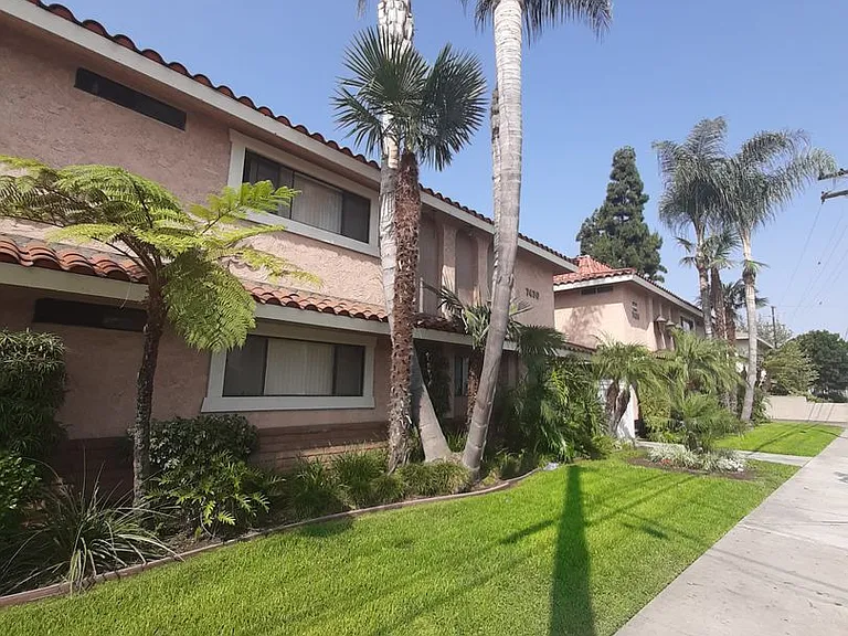 607 Casa de Seville — Photo 2