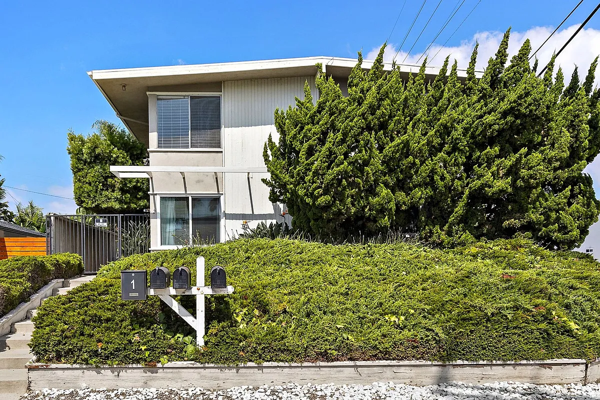 Building Photo - 2 W Avenida San Gabriel