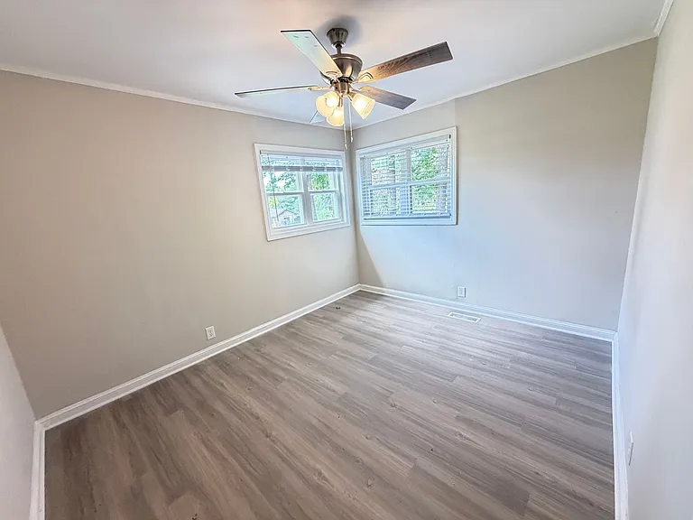 1404 Oakwood Ave — Photo 9