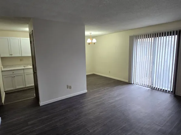 1304 N Granville Ave APT D, Muncie, IN 47303