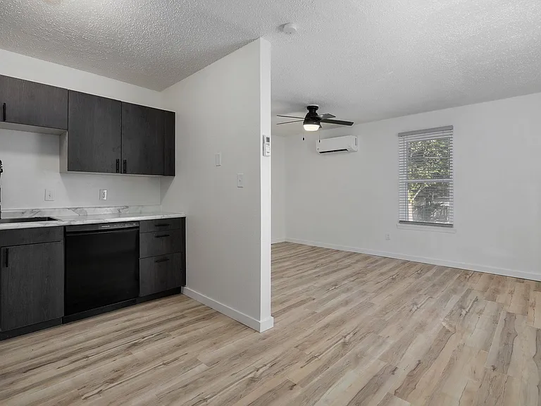 301 W State St #C — Photo 7