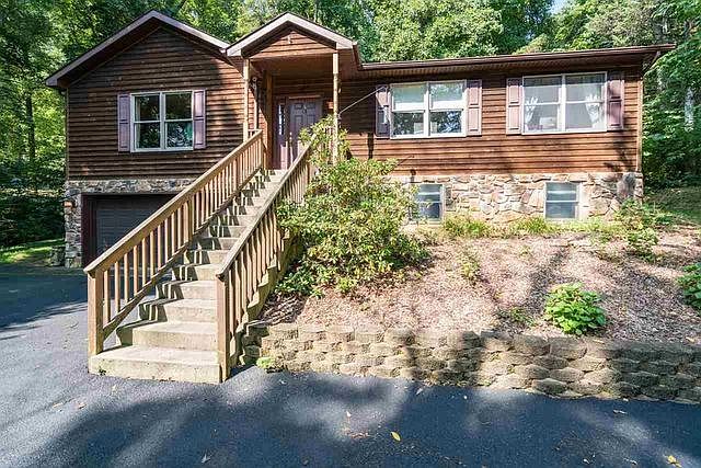 1st image of 145 Magnolia Ct