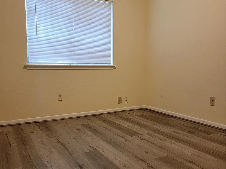 3907 Bartons Ct — Photo 15