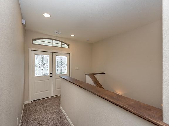 5th image of 806 Tarrow St