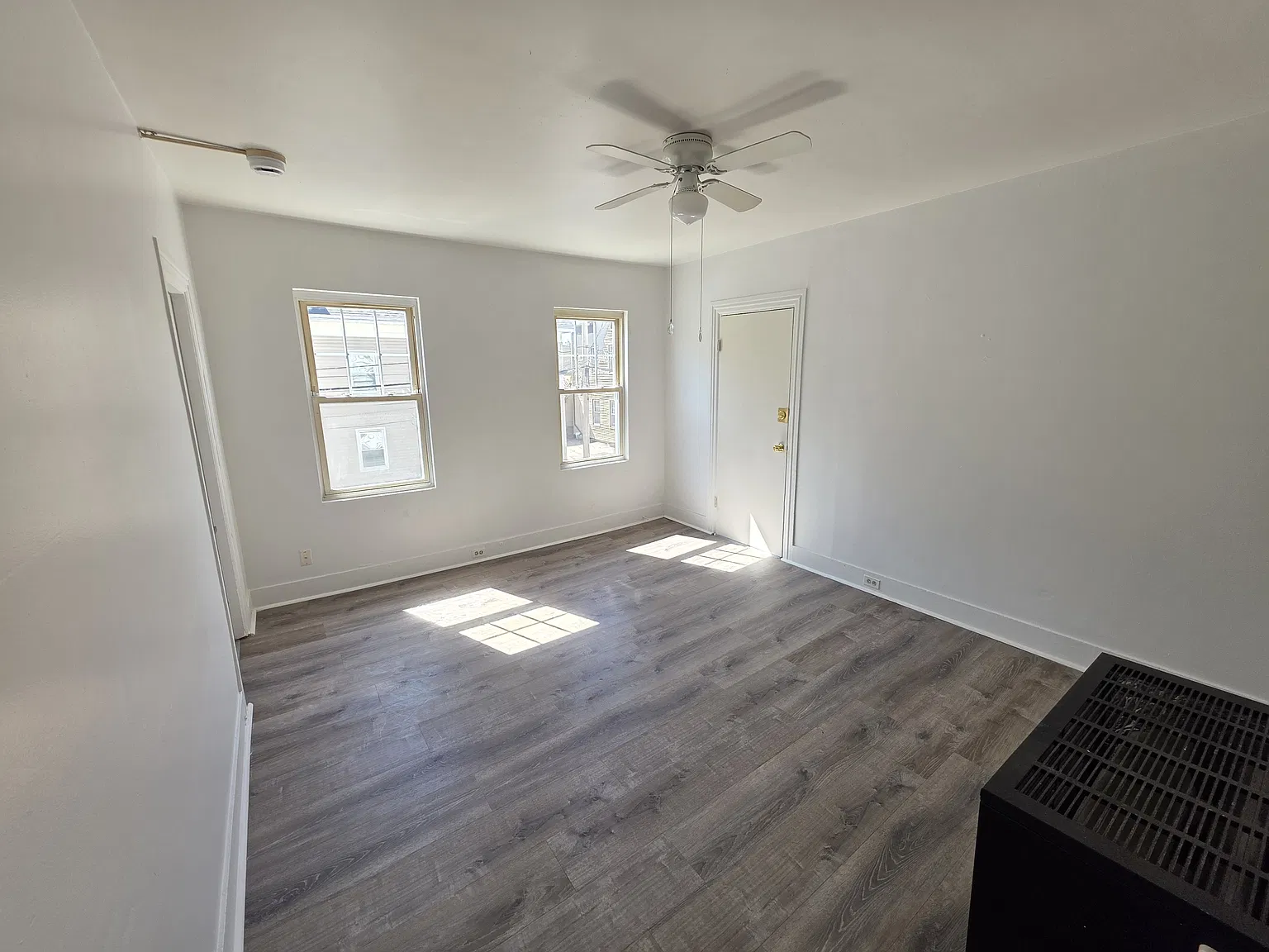  133 Church St 2ndFlr 2B/1B FreshPaint NEWFloors PetsOK! Laundry Prkg — Photo 3
