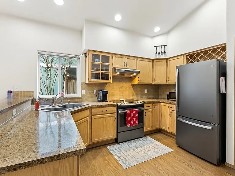 8048 Andover Ln SE — Photo 4
