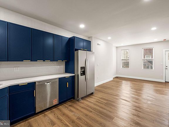 3rd image of 2131 E Monmouth St