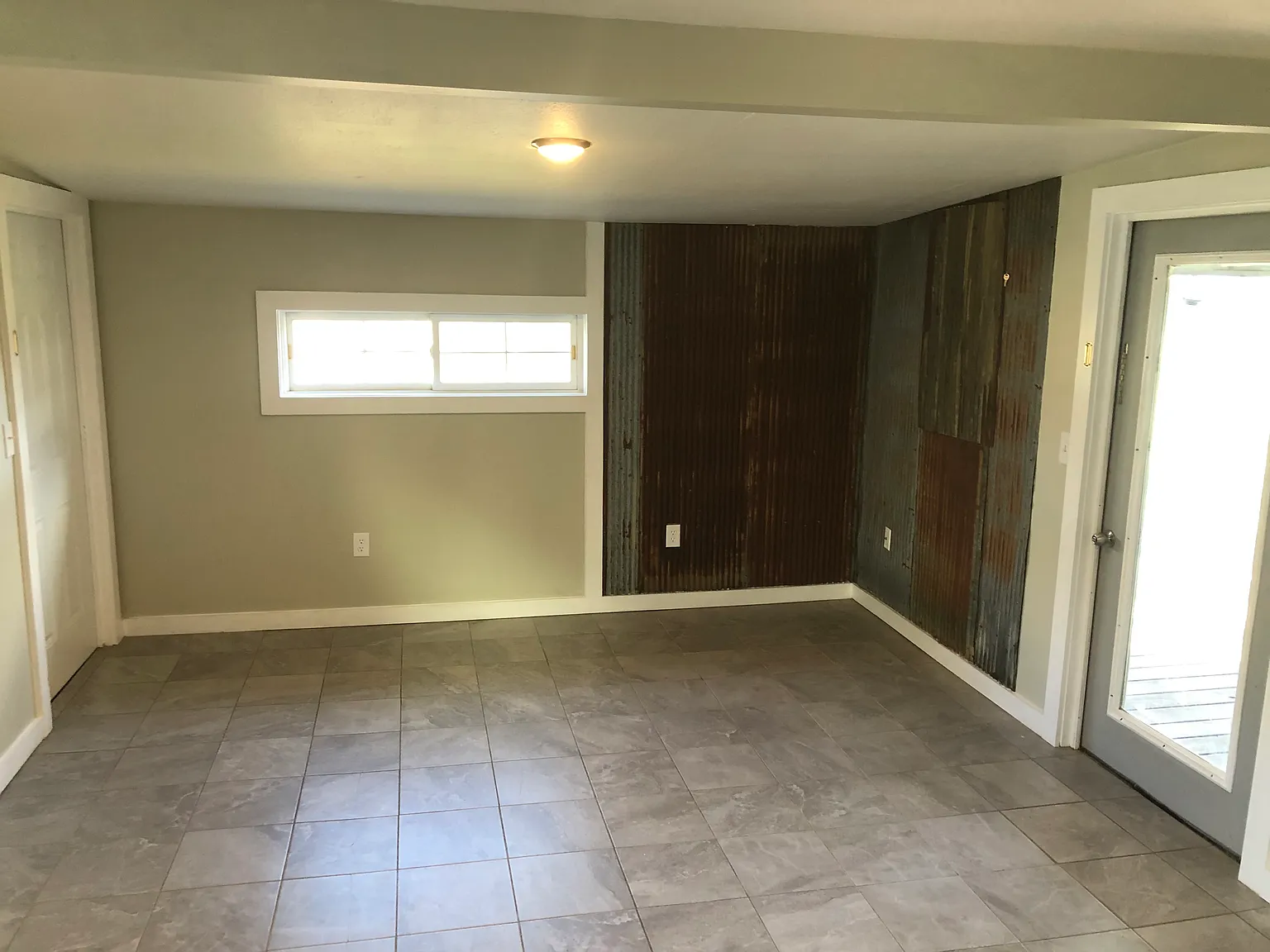 Studio, 761 sqft, $900 — Photo 2
