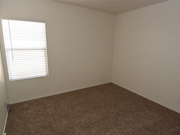 5th image of 1018 W Goshen Ave