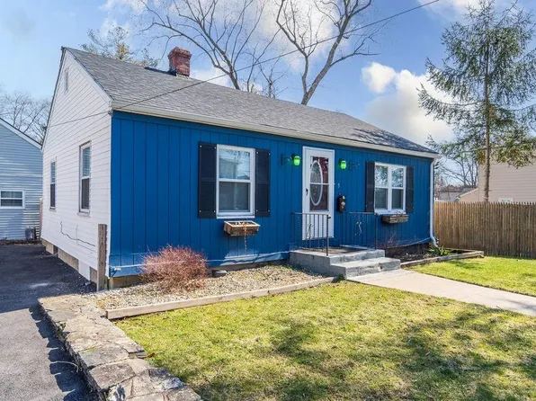 5 1/2 Berwick Ave, North Providence, RI 02911