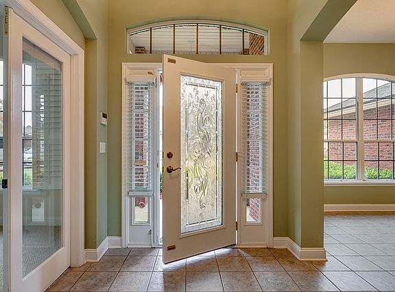 3rd image of 3020 Five Oaks Ln