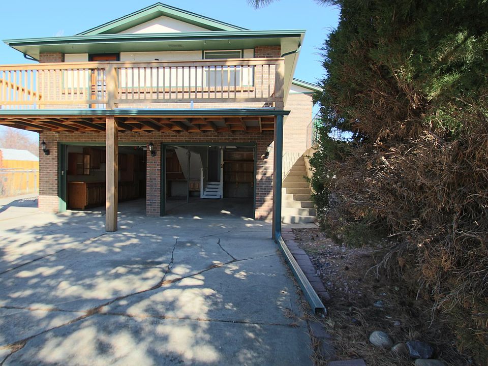 Oversized 2Car Attached Garage plus Offstreet Parking