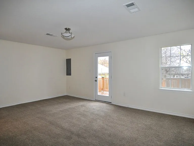 3225 S Adams St — Photo 12