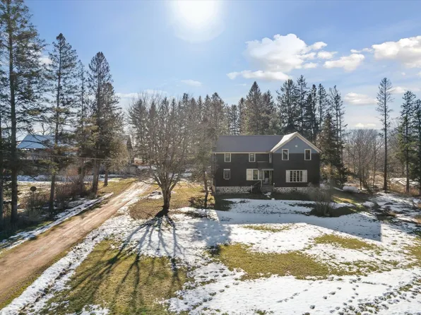 W13061 Leopolis Rd, Leopolis, WI 54948