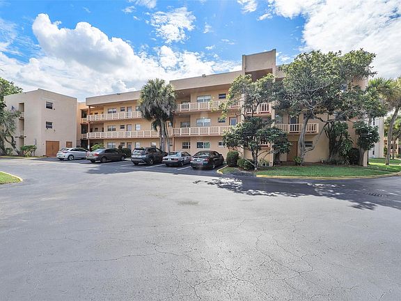 2nd image of 8380 Lagos De Campo Boulevard #102