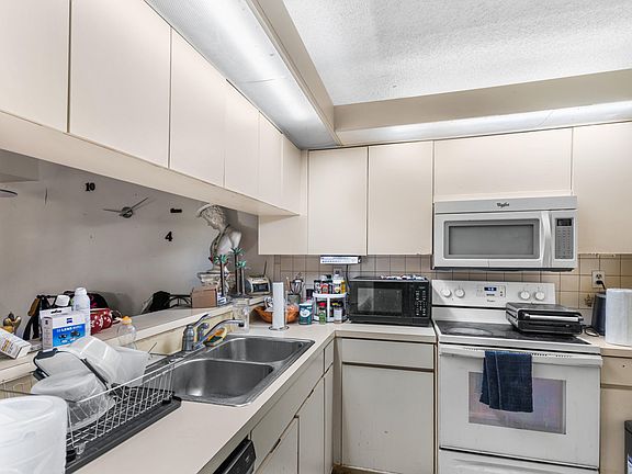 4th image of 3856 Victoria Drive
