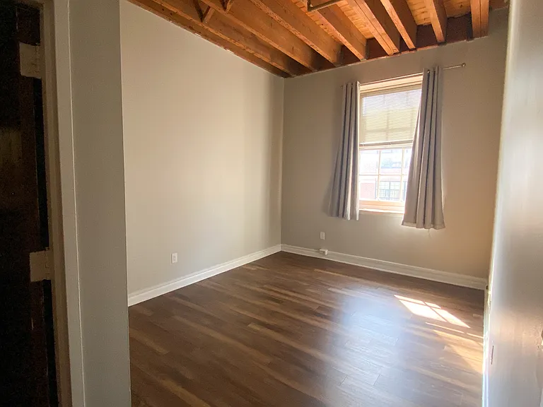225 Arch St — Photo 6