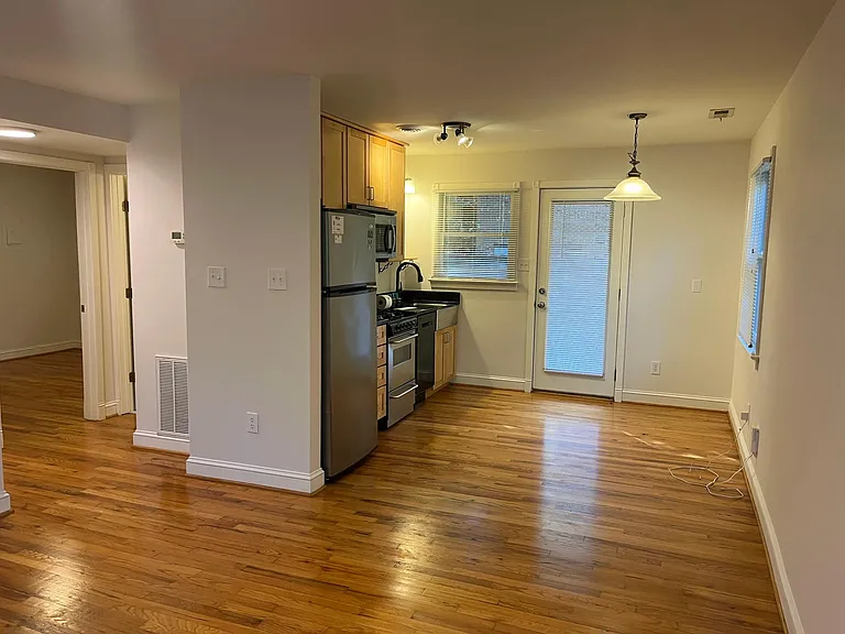 230 Valley Park Dr — Photo 2