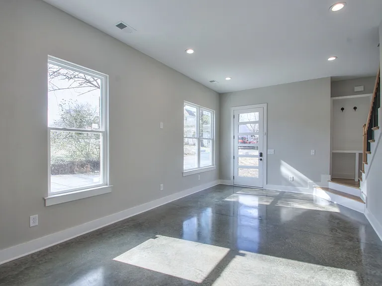 2810 Gear St — Photo 2