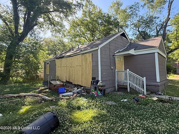 3rd image of 522 Woodbury Rd