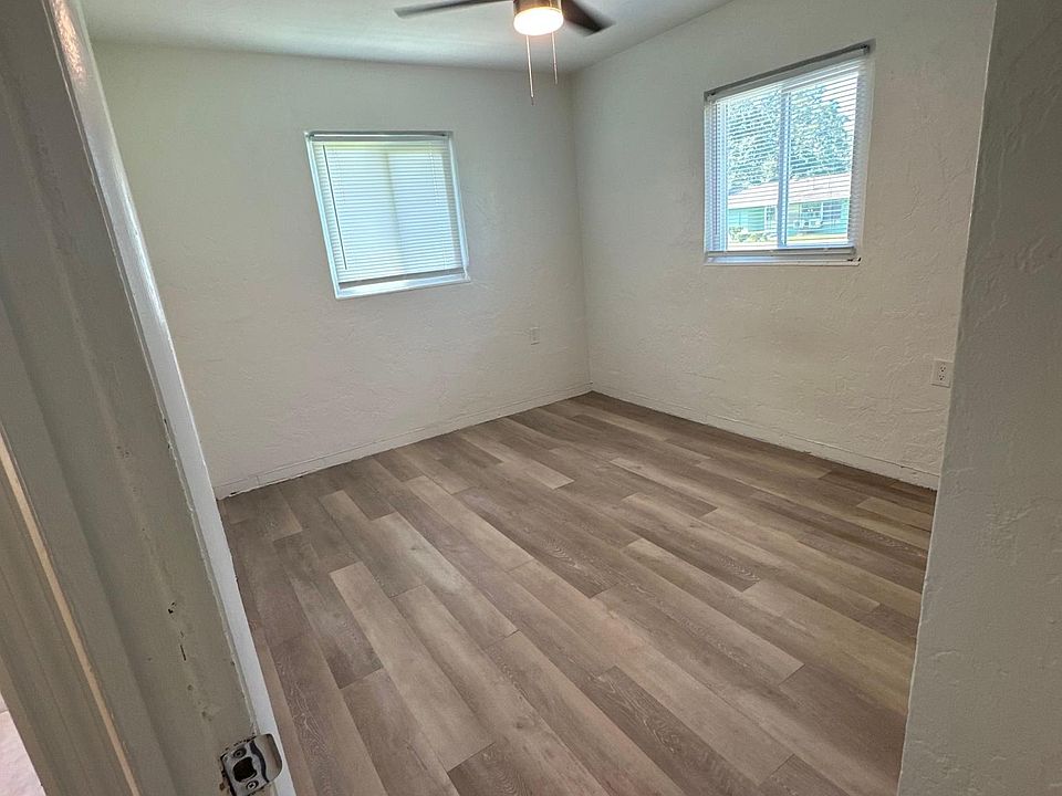 2nd image of 706 SW 20th Ave #706