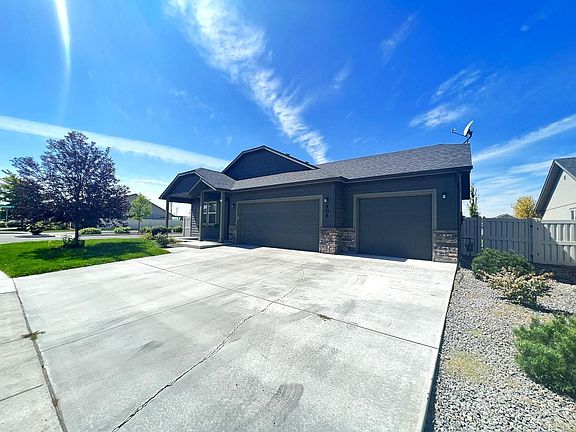 3rd image of 404 S Voyage Ave