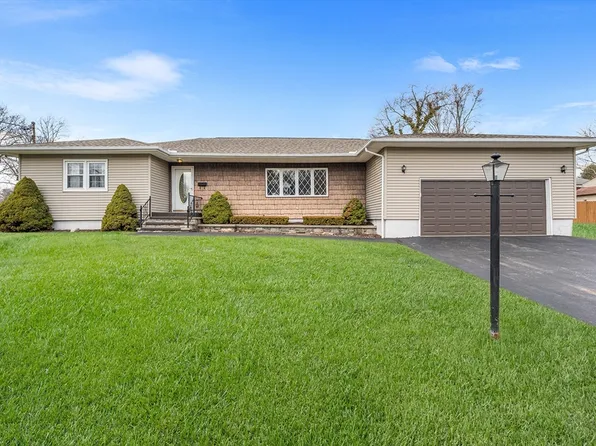 37 Aldrich St, Webster, MA 01570