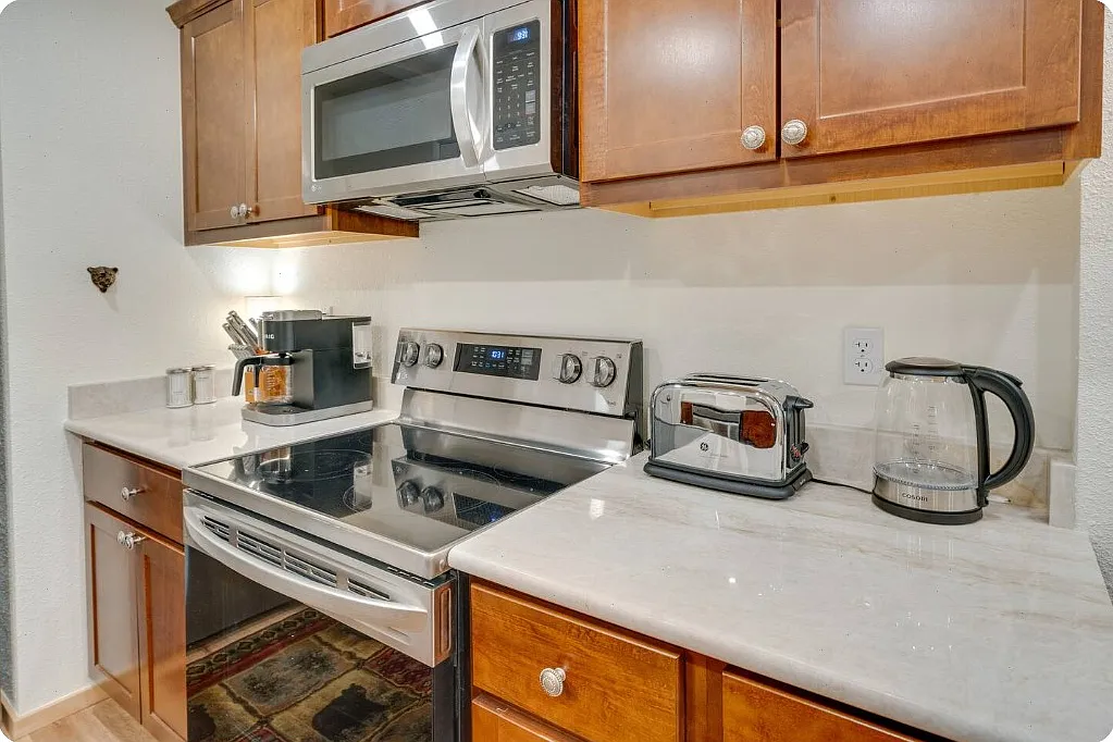 2 bed, 850 sqft, $3,300 — Photo 3