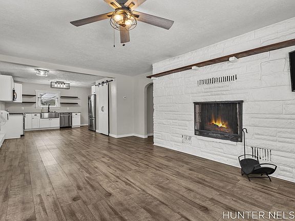 4th image of 2627 N Evergreen Dr