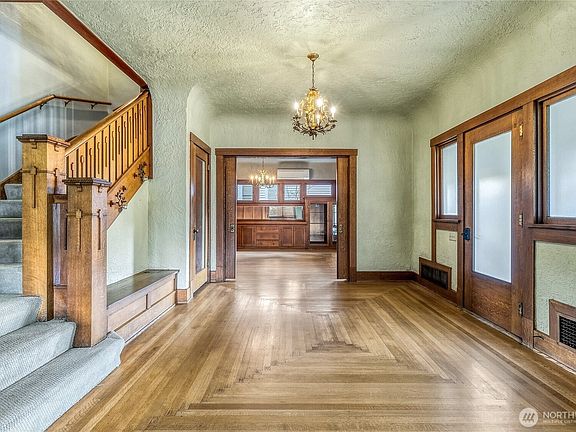 3rd image of 325 Main Street