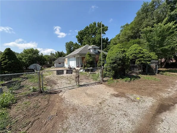 8617 Thompson Ave, Kansas City, MO 64125