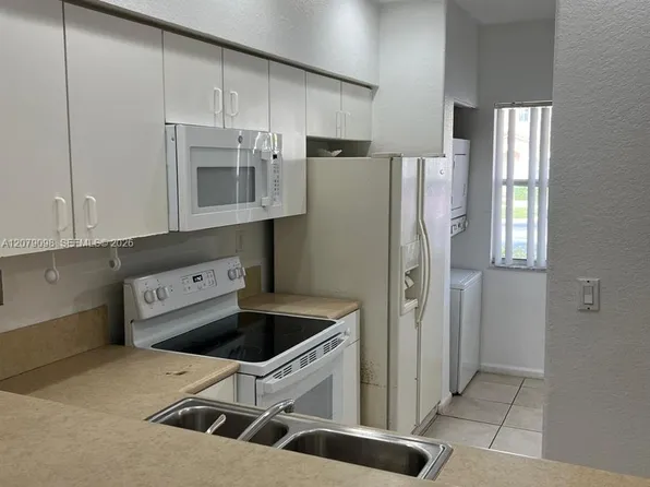 8382 SW 29th St #104, Hollywood, FL 33025