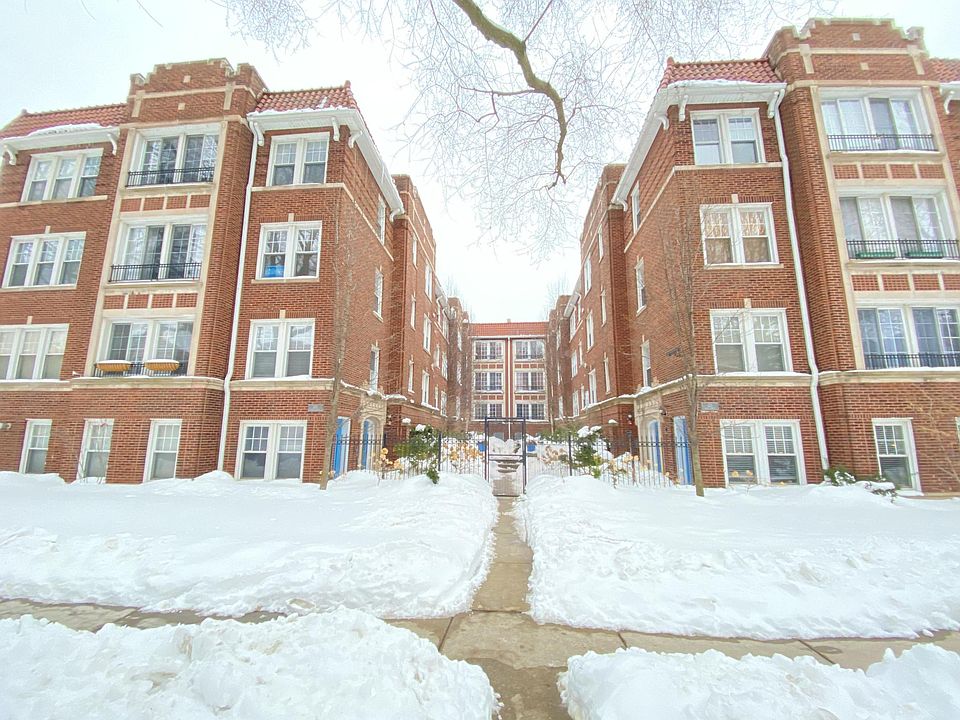 Beautifully maintained, 1920's U-shaped condo building.