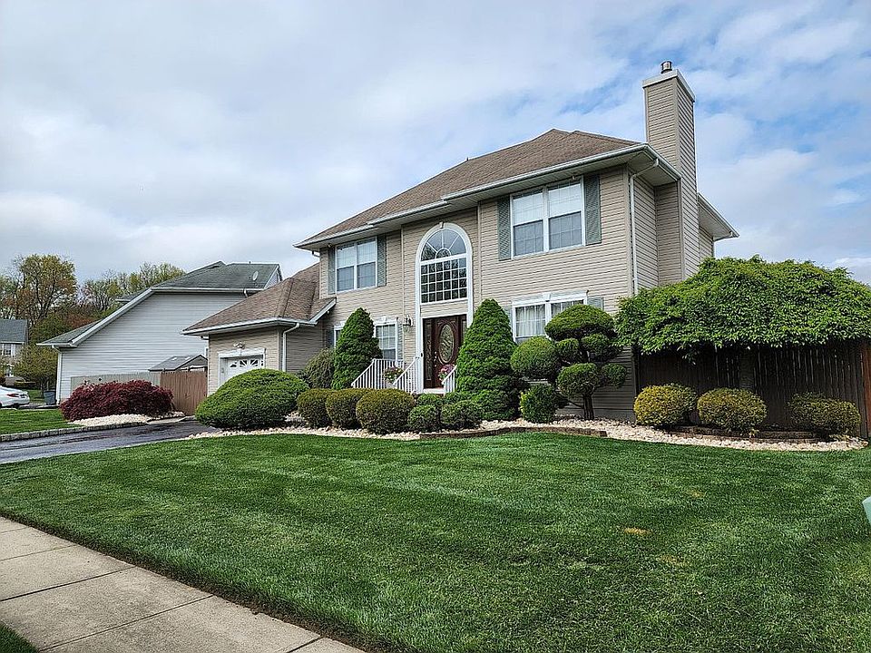 1st image of 30 Heritage Dr