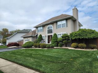 30 Heritage Dr, Englishtown, NJ 07726