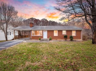 1204 Newman Dr, Salem, VA 24153