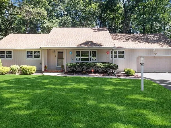 8 Forrest Rd, Randolph, NJ 07869