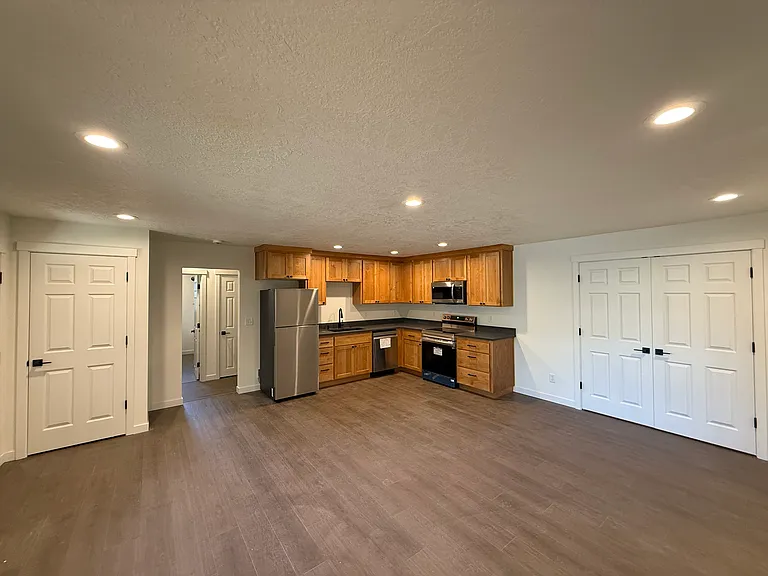 2440 Cal Young Rd — Photo 2