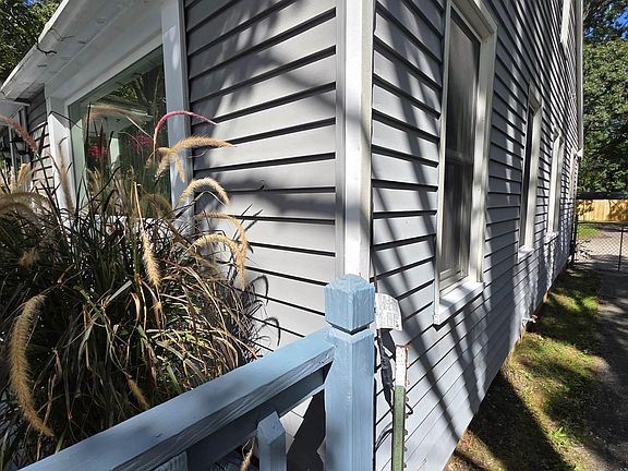 5th image of 915 Baldwin St