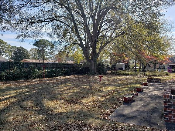 3rd image of 541 E Moye Dr
