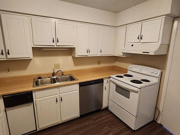 5th image of 1005 Oak Tree Dr