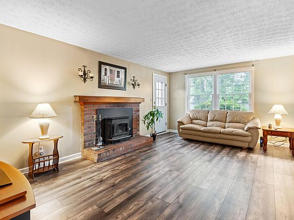 4th image of 68 Whipple Pl