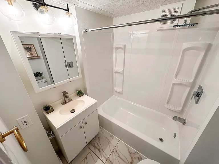 2600 Kingman Blvd #12 — Photo 12
