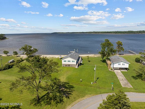 2nd image of 121 S River Drive