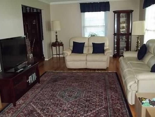 3rd image of 510 Birchwood Ct