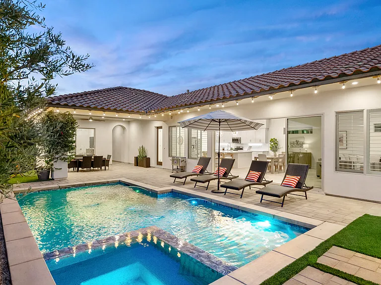 Outdoor Private Pool and Spa