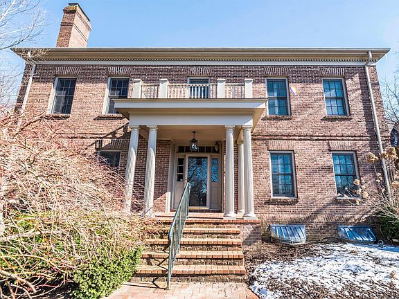 2nd image of 2124 Woodmont Dr