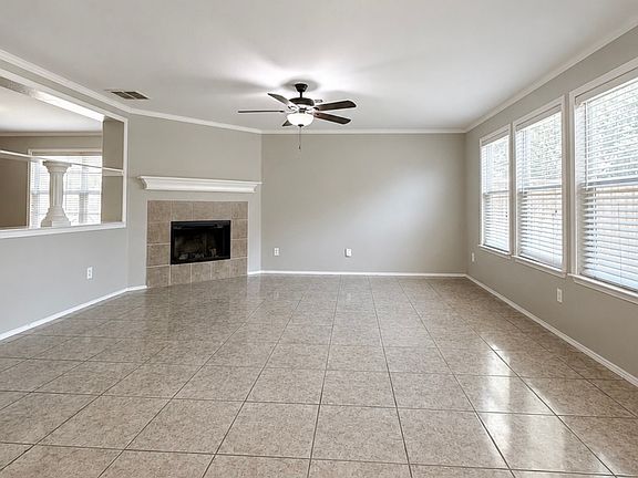4th image of 812 Sussex Dr