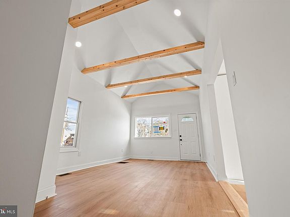 5th image of 329 Ridge Ave